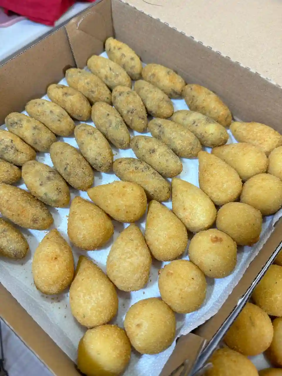 Bandeja de salgados fritos para eventos